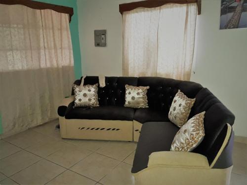 a black and white couch in a living room at CASA MARLE in Boquete