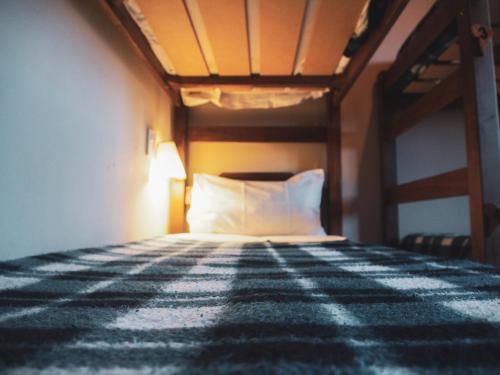 Letto o letti in una camera di America Del Sur Calafate Hostel