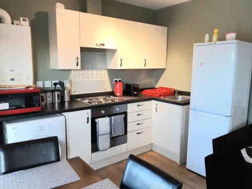Η κουζίνα ή μικρή κουζίνα στο Yarmouth Apartments, Street Permit Parking, Close To Everything, Beach, Pier, Free WIFI