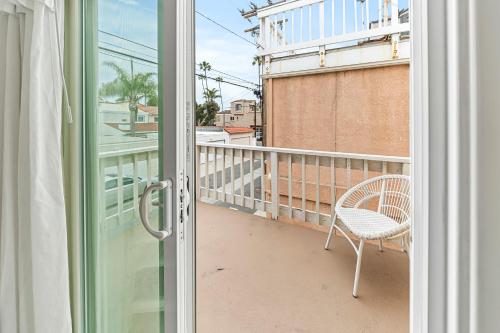 Μπαλκόνι ή βεράντα στο Four Bedroom amazing location with bikes, steps to the beach, shopping and dining