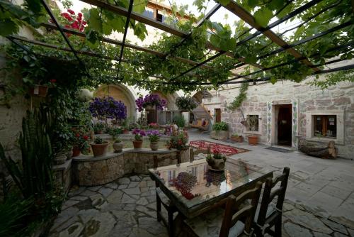 Jardin de l'établissement Safran Cave Hotel