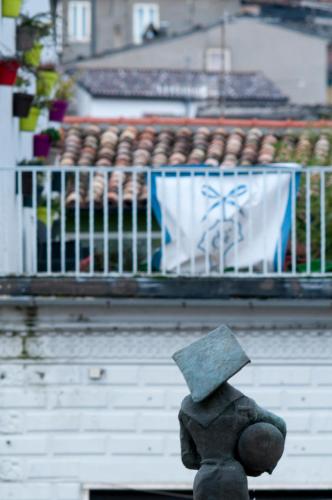 a statue of a teddy bear with a cube on its head at Boutique Hotel Palazzo Corso Umberto in Boiano