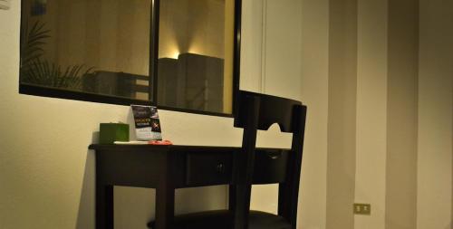 a chair sitting in front of a mirror at Wayak Hotel in Managua