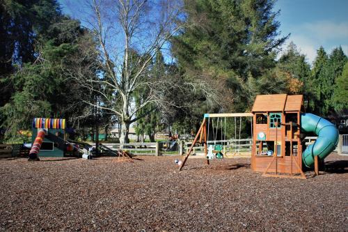 Ein Kinderspielbereich in der Unterkunft Hideaway of Rotorua