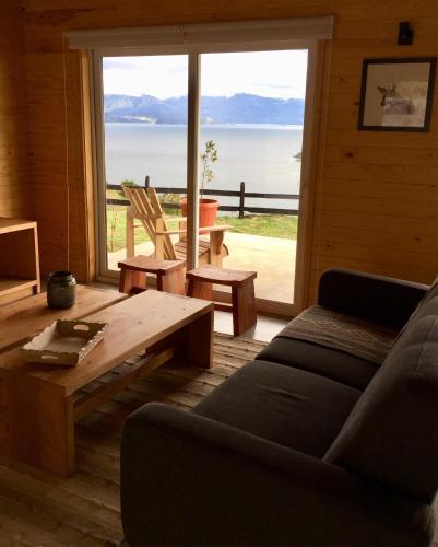 a living room with a couch and a table at Casa La Trafa in Futrono