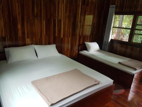 Säng eller sängar i ett rum på Lattanavongsa guesthouse and Bungalows