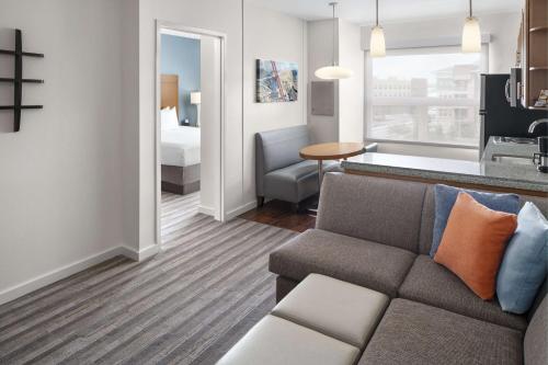 Χώρος καθιστικού στο Hyatt House Boulder/Broomfield