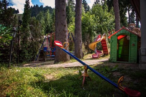 Ο χώρος παιχνιδιού για παιδιά στο Alpin Borovets, Алпин Боровец