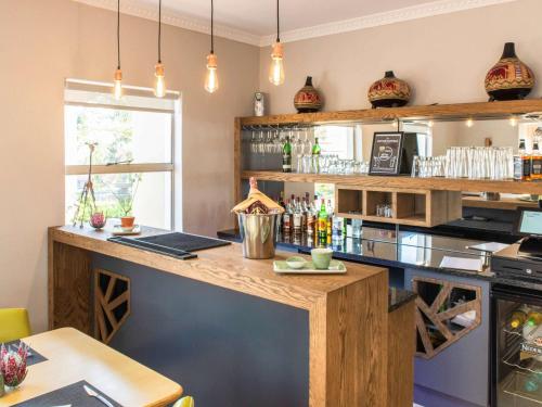 Η κουζίνα ή μικρή κουζίνα στο Mercure Johannesburg Midrand