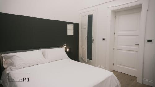 Una cama o camas en una habitación de P4 Ortigia_Siracusa
