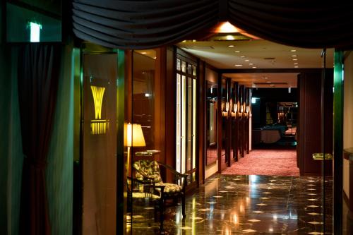 a hallway of a hotel with a table and chairs at Narita Tobu Hotel Airport in Narita