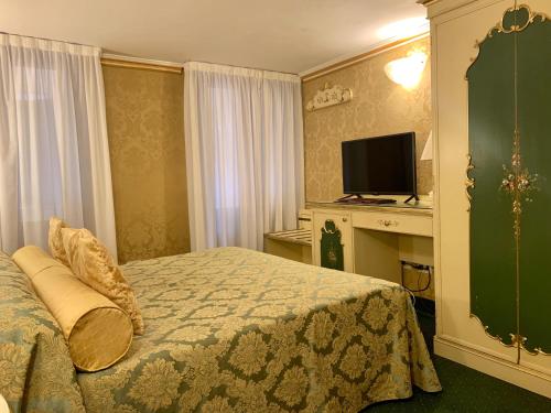 Gallery image of Hotel Becher in Venice