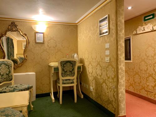 Hotel Becher Image