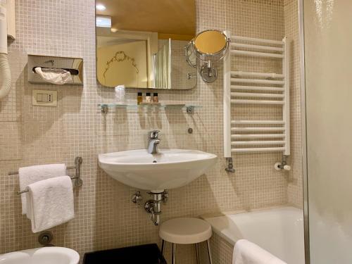 Hotel Becher Image