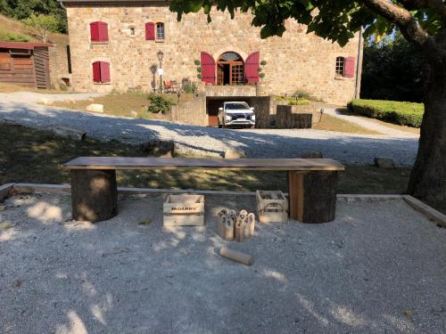 Φωτογραφία από το άλμπουμ του CHATEAU ROUSSET σε St Apollinaire De Rias