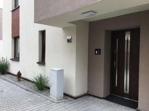 a white refrigerator sitting outside of a building at Studio Fibra Gusto in Rybnik