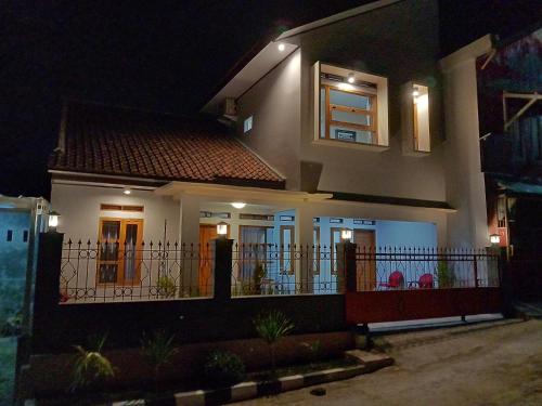 Gallery image of Guesthouse - Lubna Homestay in Kuningan