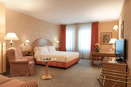 Postel nebo postele na pokoji v ubytování Agora' Palace Hotel
