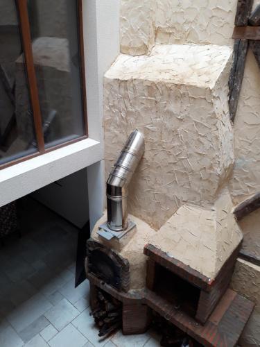 a small stove sitting next to a stone wall at La Sinagoga in Peñaranda de Duero