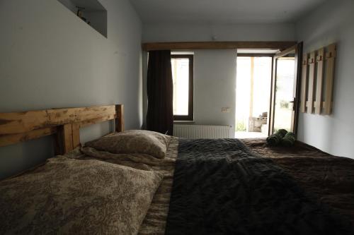 Una cama o camas en una habitación de Vaso-Levani House