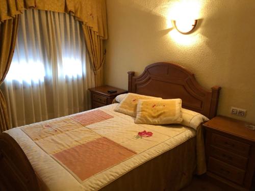 Postel nebo postele na pokoji v ubytování HOSTAL EL ESCUDO