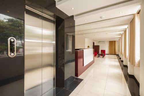 a corridor in a building with a hallway at Saveira Colombo in Colombo