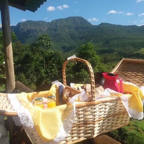 En generel udsigt til bjerge eller udsigt til bjerge taget fra luksusteltet