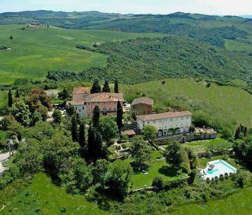 an aerial view of a house on a hill at Villa Palagione Centro Interculturale in Volterra