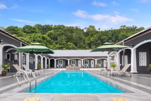 Piscine de l'établissement Cenang Rooms With Pool by Virgo Star Resort ou située à proximité