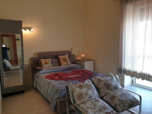 a bedroom with a bed and a dresser and a window at FMR Oplonti PLINIO BEB in Torre Annunziata