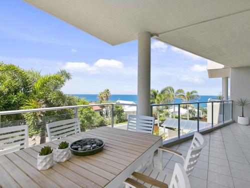 Un balcón o terraza de Sunny and spacious Sunshine Beach