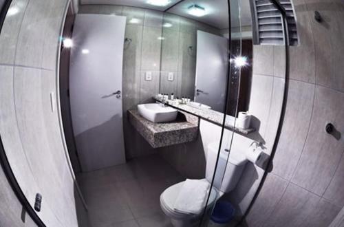 Ένα μπάνιο στο Petry Plaza Hotel