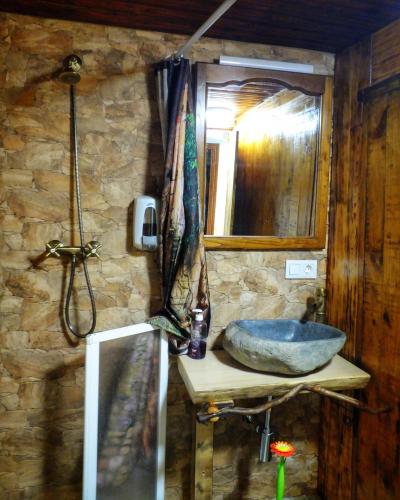 a bathroom with a sink and a mirror at Casa Quevedo in Salamanca