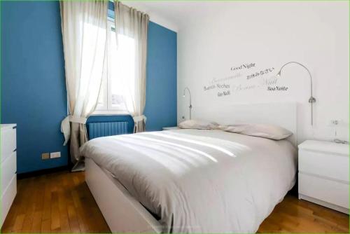 A bed or beds in a room at Carlos BCS2 - Sanremo Center Suite -