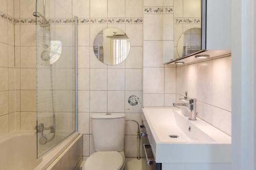 Een badkamer bij Le Victor Hugo