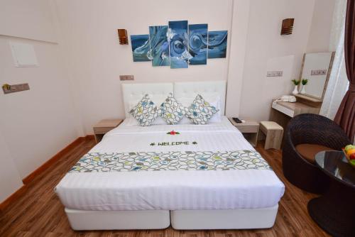 a bedroom with two beds in a room at Vilu Thari Inn Maldives in Mahibadhoo