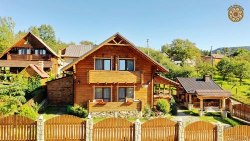 Taman di luar Chalet Hutsulyandiya