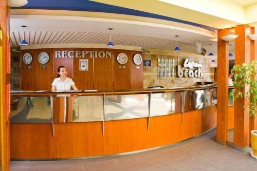 Φωτογραφία από το άλμπουμ του Laguna Beach Hotel στην Αλμπένα