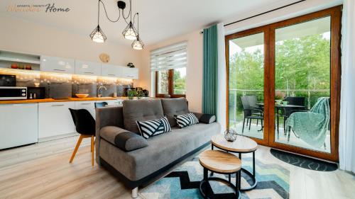 Kuchyňa alebo kuchynka v ubytovaní Wonder Home - Apartamenty z balkonami, blisko centrum Karpacza, stoku i aquaparku