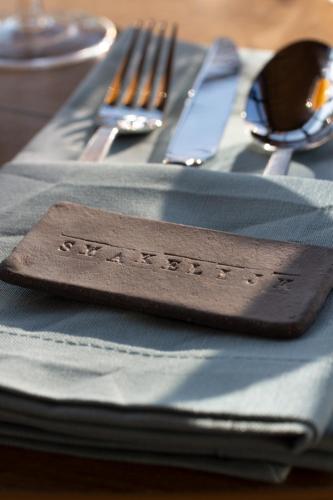 a brown napkin sitting on top of a table at Madelette B&B in Moorslede
