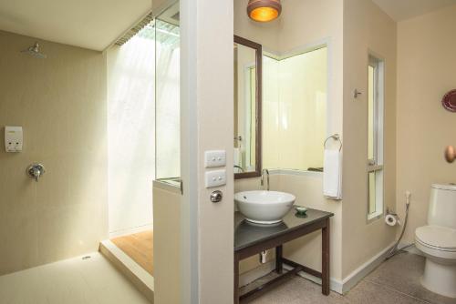 a bathroom with a sink and a toilet and a shower at Sai Kaew Beach Resort in Ko Samed