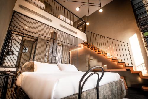 Ένα ή περισσότερα κρεβάτια σε δωμάτιο στο MOV Hotel Kuala Lumpur