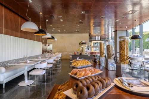 Hotel Maydrit Airport photo 41