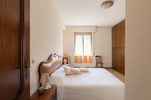 Posteľ alebo postele v izbe v ubytovaní Hortis Apartment, 5 persone, 2 camere, balcone, Metro C e tram per il centro