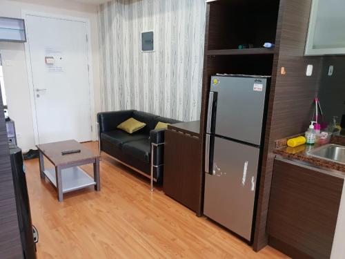 Η κουζίνα ή μικρή κουζίνα στο Will's Apartment - Parahyangan Residence