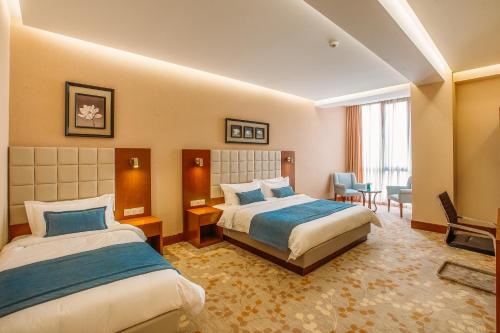 Кровать или кровати в номере Horizont Hotel Tbilisi