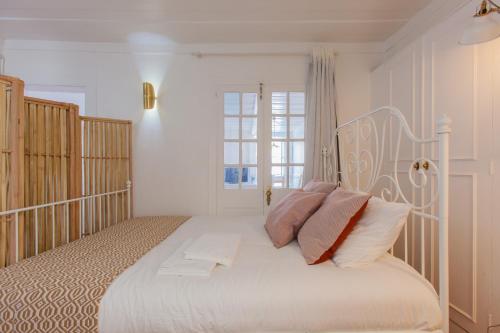Alfama Sunny & Typical Apartment, By TimeCooler