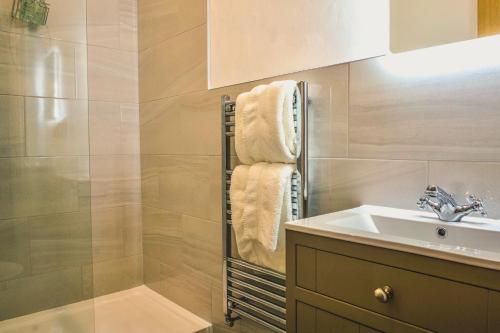 a bathroom with a sink and a mirror at Shard Riverside in Poulton le Fylde