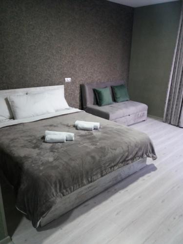Posteľ alebo postele v izbe v ubytovaní Apartament LashaGiorgi