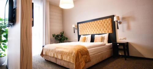 a bedroom with a large bed in a room at Hotel Silvia Gold Gliwice in Gliwice